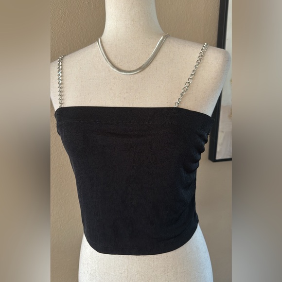 Chain strap black cami crop top - Picture 7 of 9